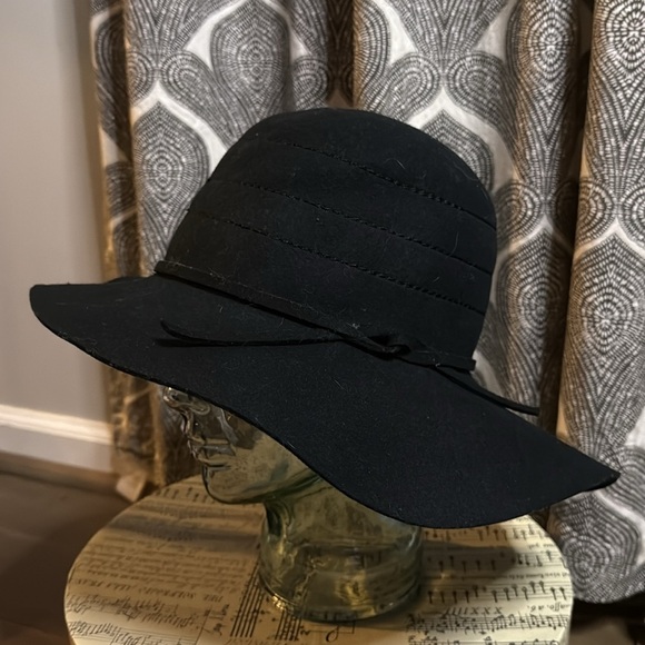 Callahan 100% Wool Wide Brim Hat - Picture 2 of 6